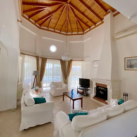 Family-friendly 4 Bedroom With Pool And Garden - Willa