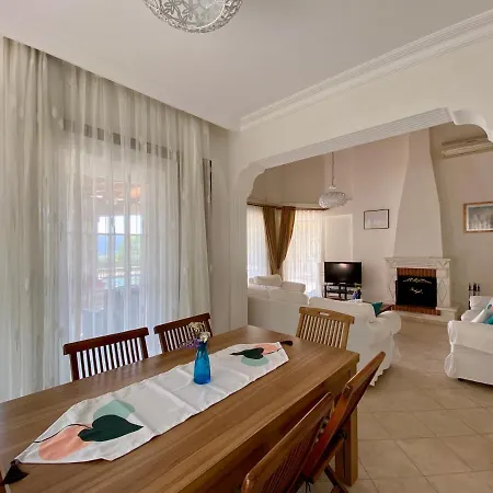 Family-friendly 4 Bedroom With Pool And Garden - Willa *