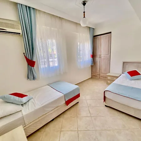 Family-friendly 4 Bedroom With Pool And Garden - Fethiye