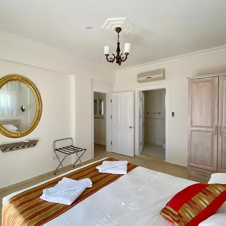 Family-friendly 4 Bedroom With Pool And Garden - Fethiye