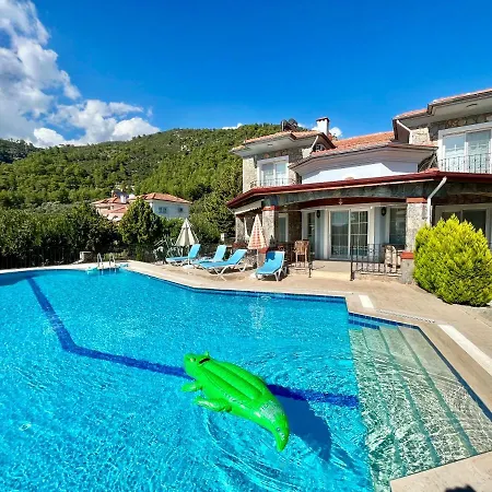 Family-friendly 4 Bedroom With Pool And Garden - Willa