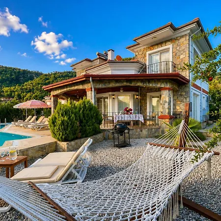 Oasis: Private Pool Retreat With Garden Fethiye