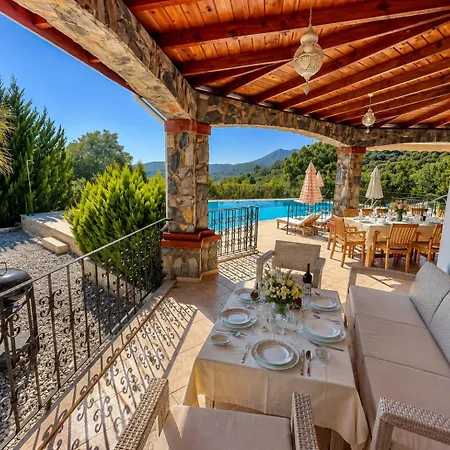 Oasis: Private Pool Retreat With Garden Villa *